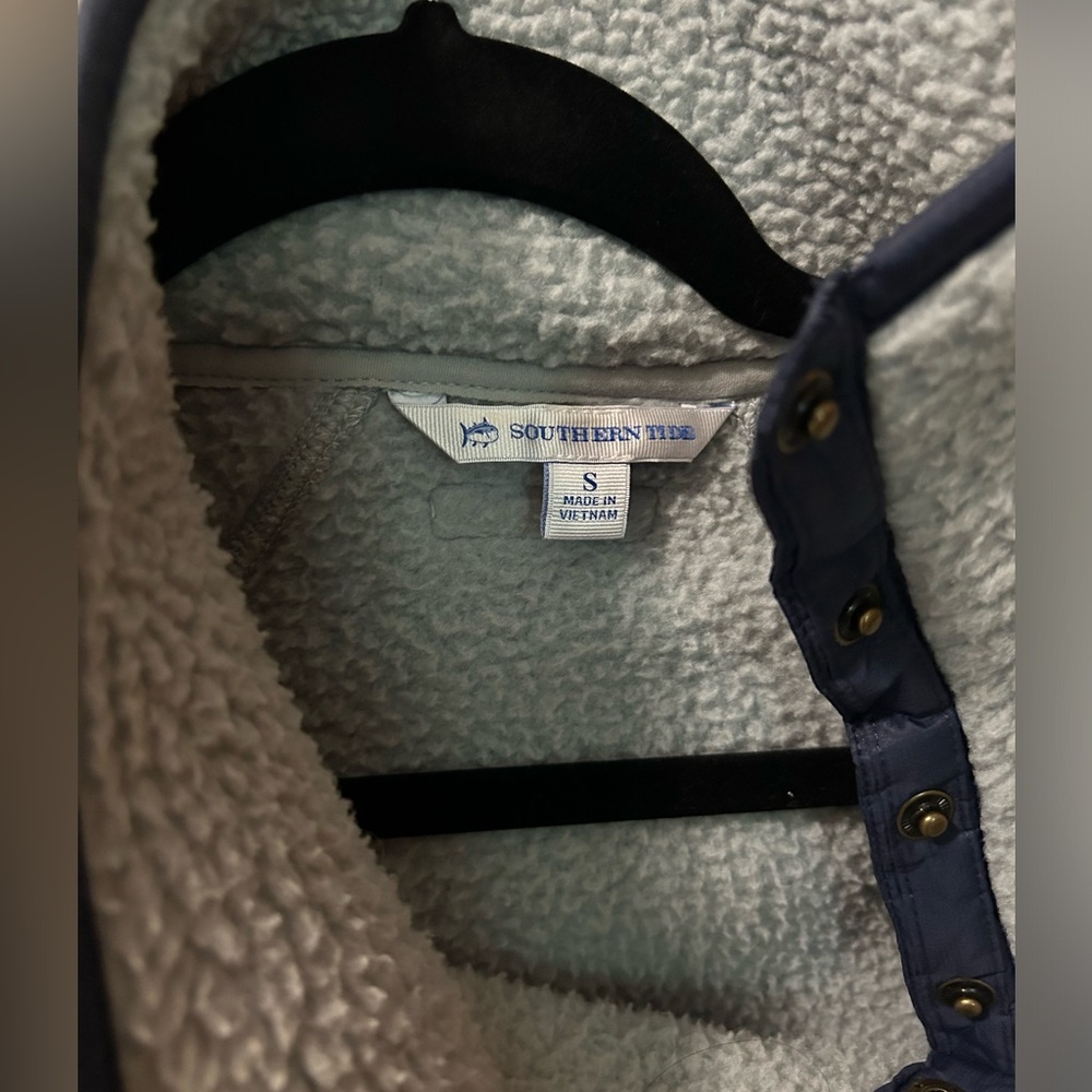 Southern Tide pullover - Picture 2 of 4
